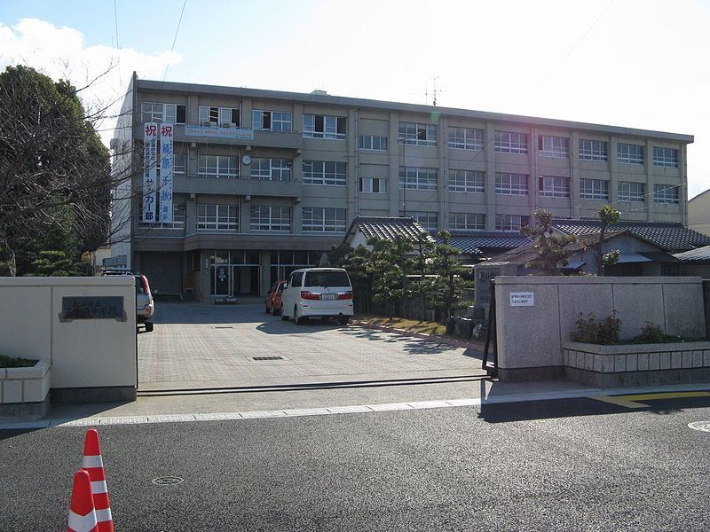 卒業生による三津浜中学（松山市）の口コミ12件｜みんなの中学校情報