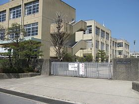 萩原町立西上田小学校