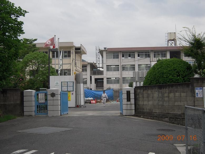 広高等学校出身の有名人 みんなの高校情報